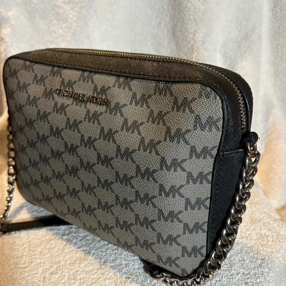 COPY - Michael korss jet set east to west crossbody large logo bag